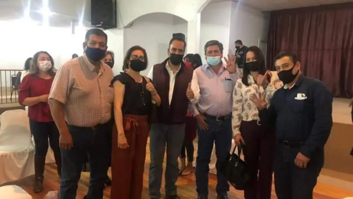 LOs aspirantes de la coalición con el candidato a gobernador en el salón Casanf¿dra de NCG